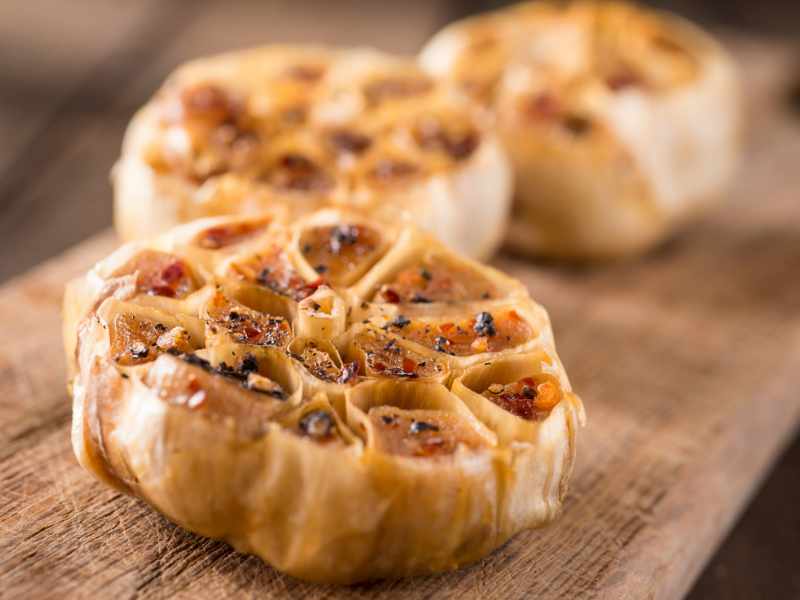 Roasted Garlic and Rosemary Dinner Rolls