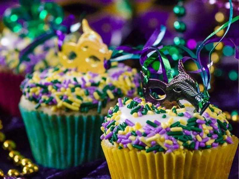 Mardi Gras-themed Cupcakes