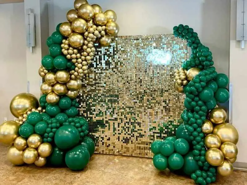 Gold and Green Balloon Bouquet as St Patrick's Day decorations ideas