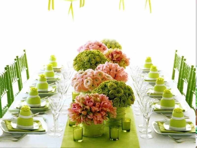 Green Table Runner as St Patrick's Day decorations ideas