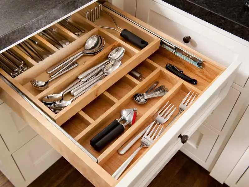  Kitchen Drawer Dividers as ways to organize small kitchen