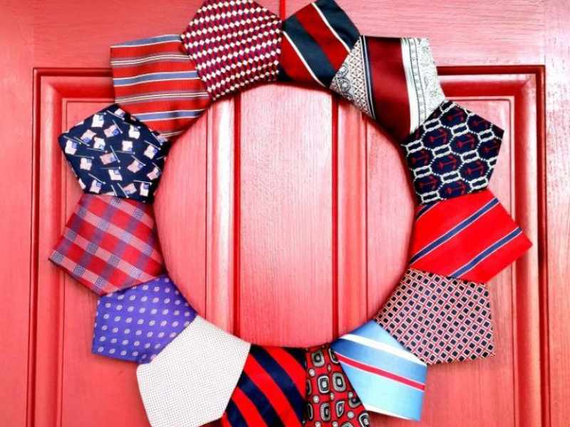Recycled Fabric Patchwork Wreath as DIY winter wreath for front door